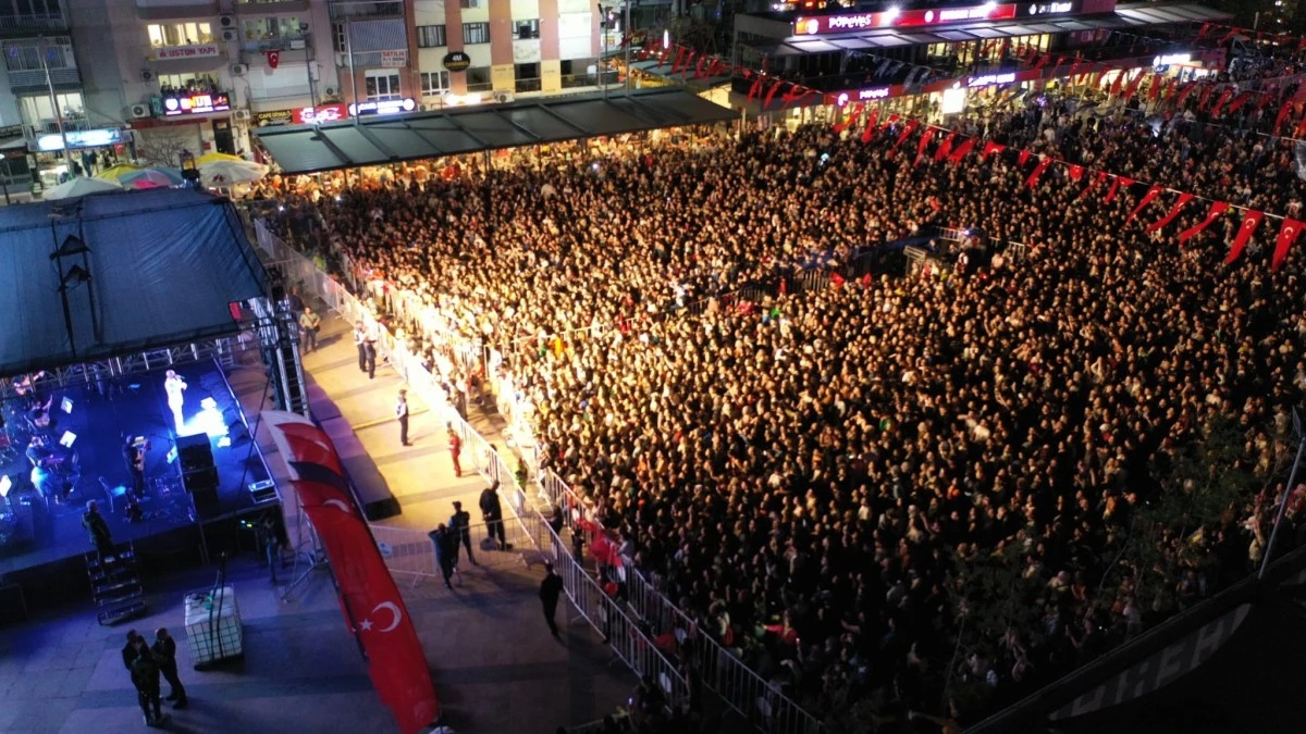 Aydın'da gençler, 19 Mayıs'ı coşkuyla kutladı