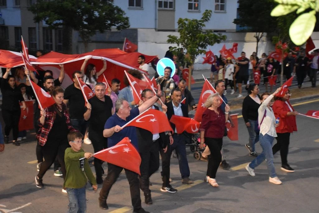 Germencikli gençler konserde doyasıya eğlendi