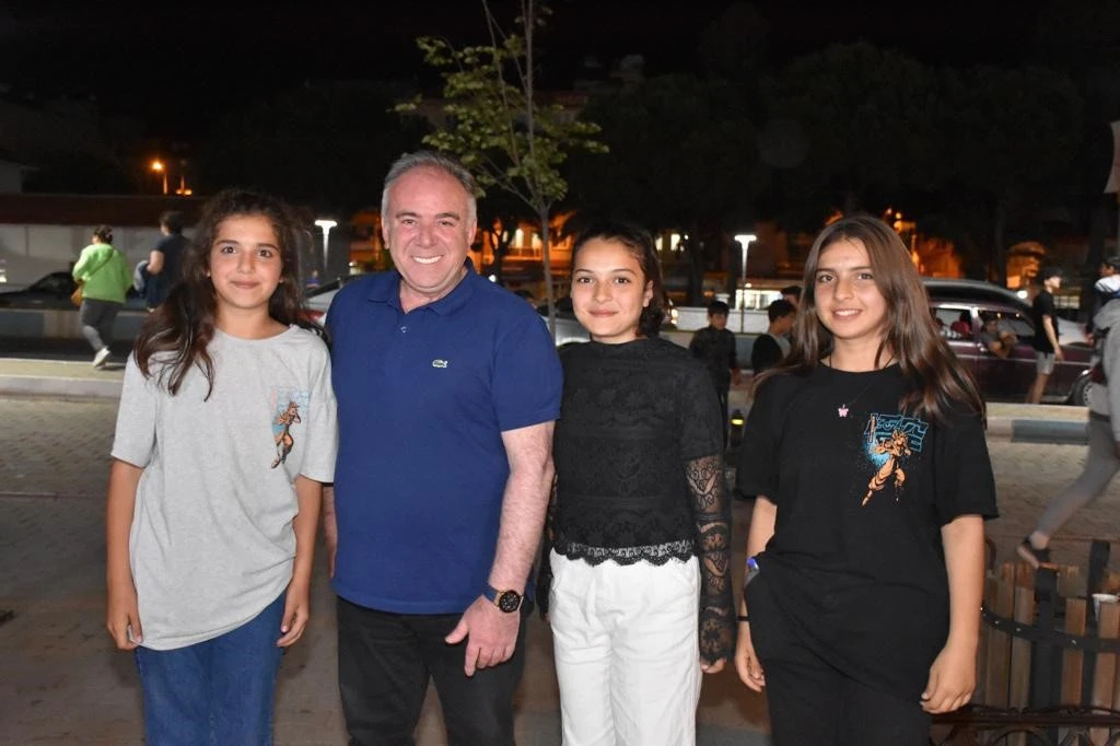 Germencikli gençler konserde doyasıya eğlendi