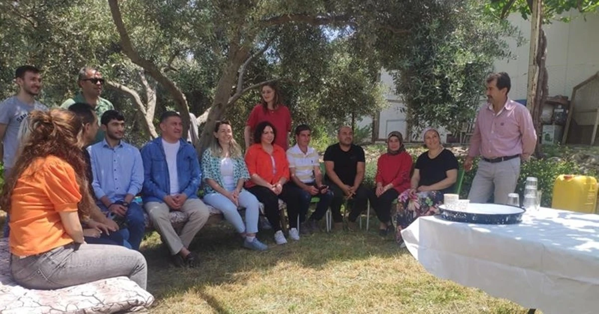 Efeler'de 4 bin 300 kuşkonmaz fidesi dağıtıldı