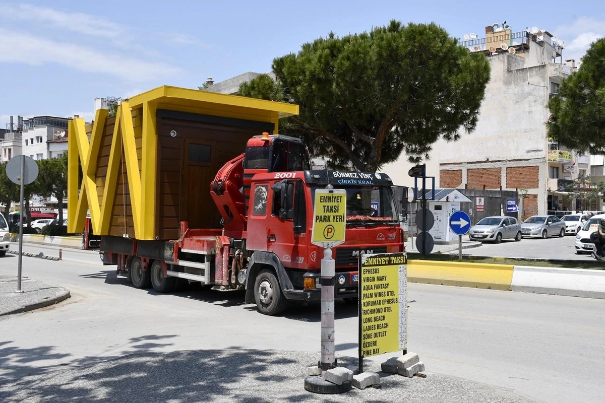 Kuşadası Belediyesi'nden taksi duraklarına modern dokunuş