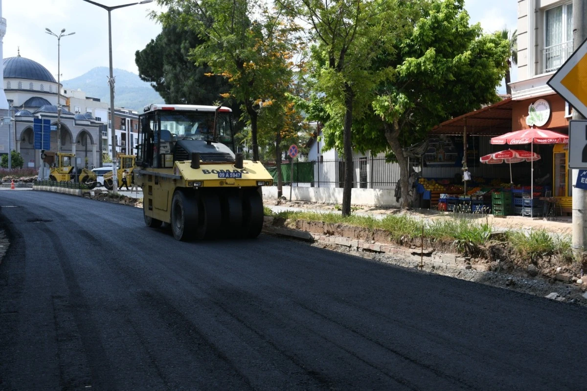 Davutlar Mahallesi’ne 25 bin metrekare sıcak asfalt