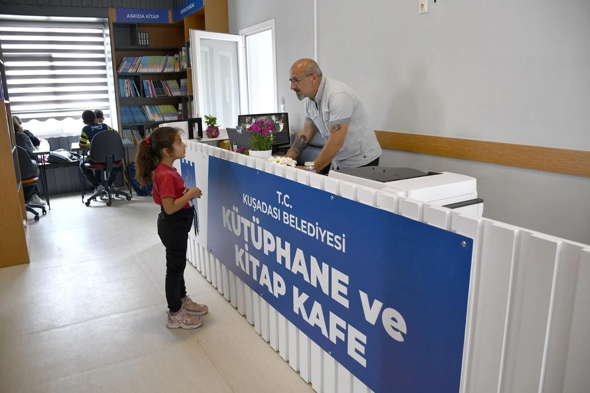 Kuşadası'ndaki Kütüphane ve Kitap Kafe her yaştan vatandaşa hitap ediyor
