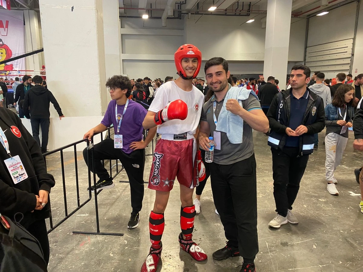 Aydınlı Tolunay Kickboks’ta Dünya Üçüncüsü Oldu