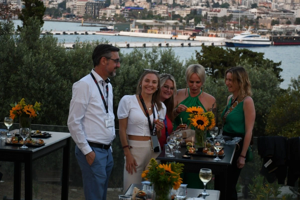Kuşadası Belediyesi, Almanya'nın önde gelen turizm firmalarına kenti tanıttı