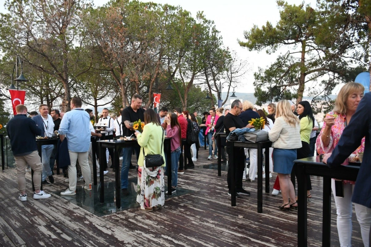 Kuşadası Belediyesi, Almanya'nın önde gelen turizm firmalarına kenti tanıttı