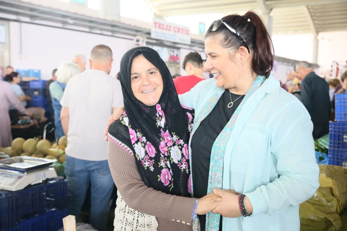 Başkan Çerçioğlu Kuyucak pazarında vatandaşlarla buluştu