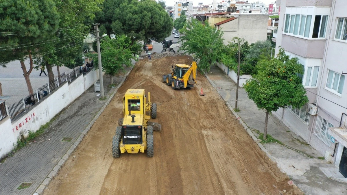 Aydın Büyükşehir Belediyesi Şerbetci Caddesi'nde sıcak asfalt çalışmalarına başladı