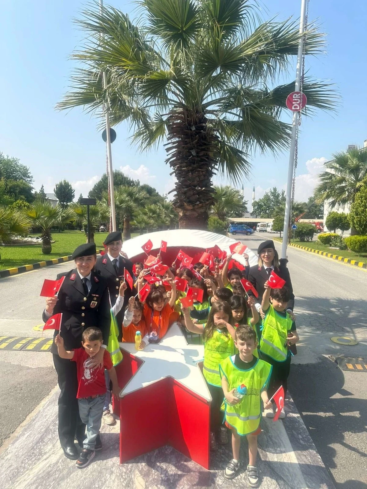 Aydın İl Jandarma Komutanlığı minik misafirlerini ağırladı