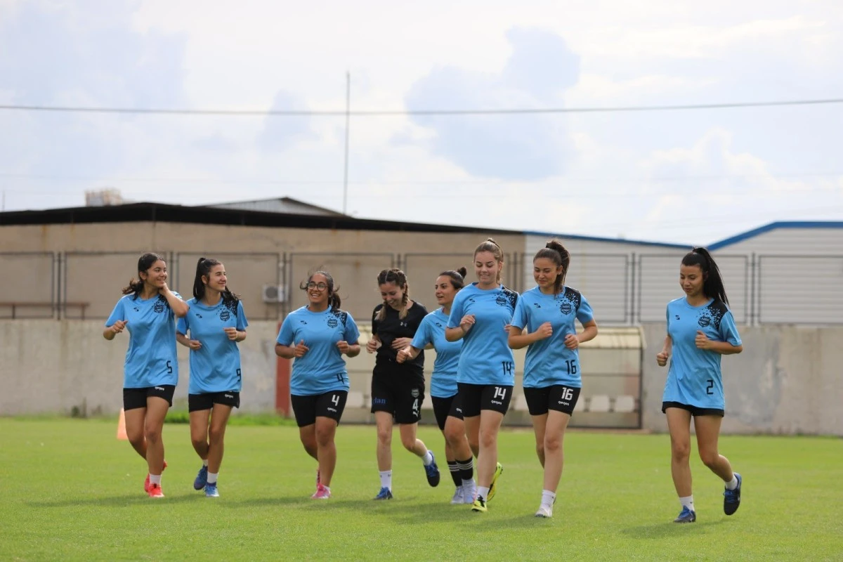 Nazilli Belediyespor Kadın Futbol Takımı, play-off’lara hazırlanıyor