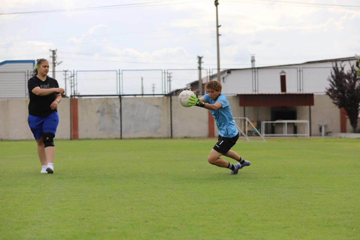 Nazilli Belediyespor Kadın Futbol Takımı, play-off’lara hazırlanıyor