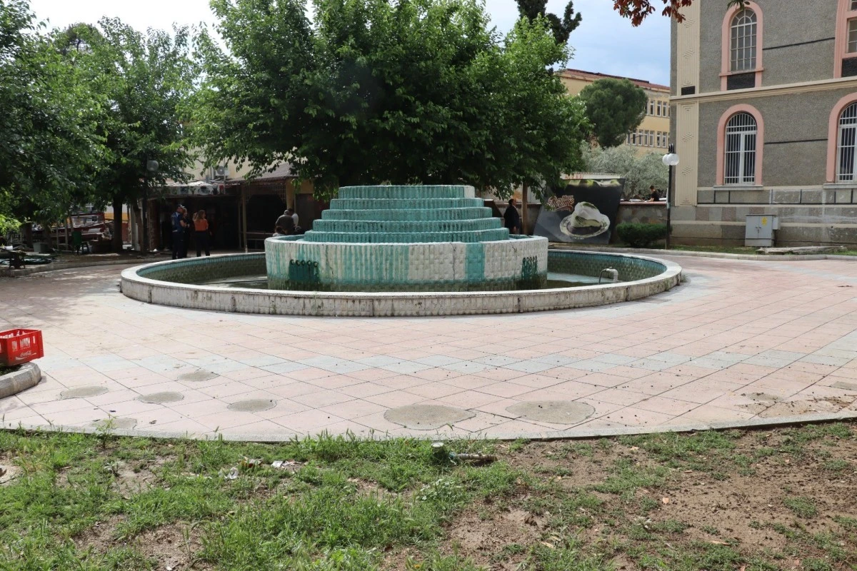 Nazilli Belediyesi merkezdeki büfeyi yeniliyor
