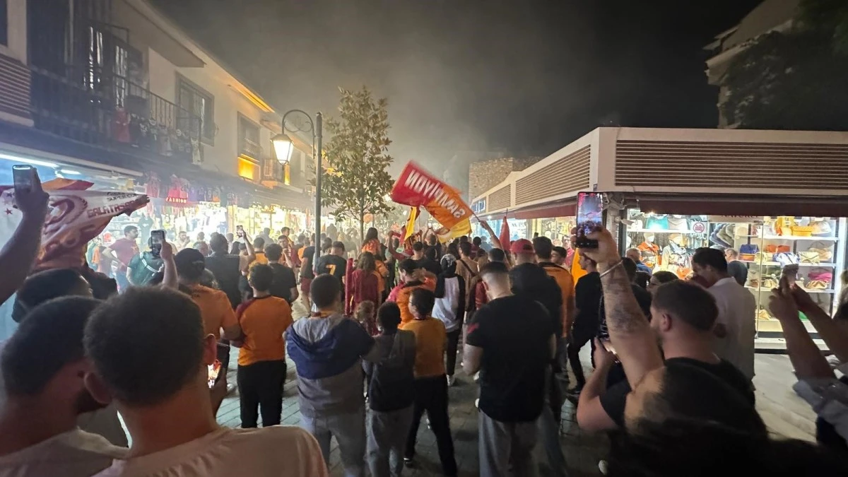 Kuşadası’nda Galatasaray’ın şampiyonluğu kutlandı