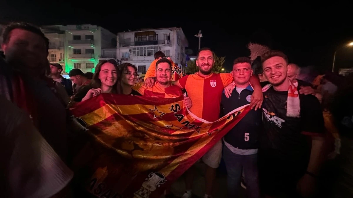 Kuşadası’nda Galatasaray’ın şampiyonluğu kutlandı
