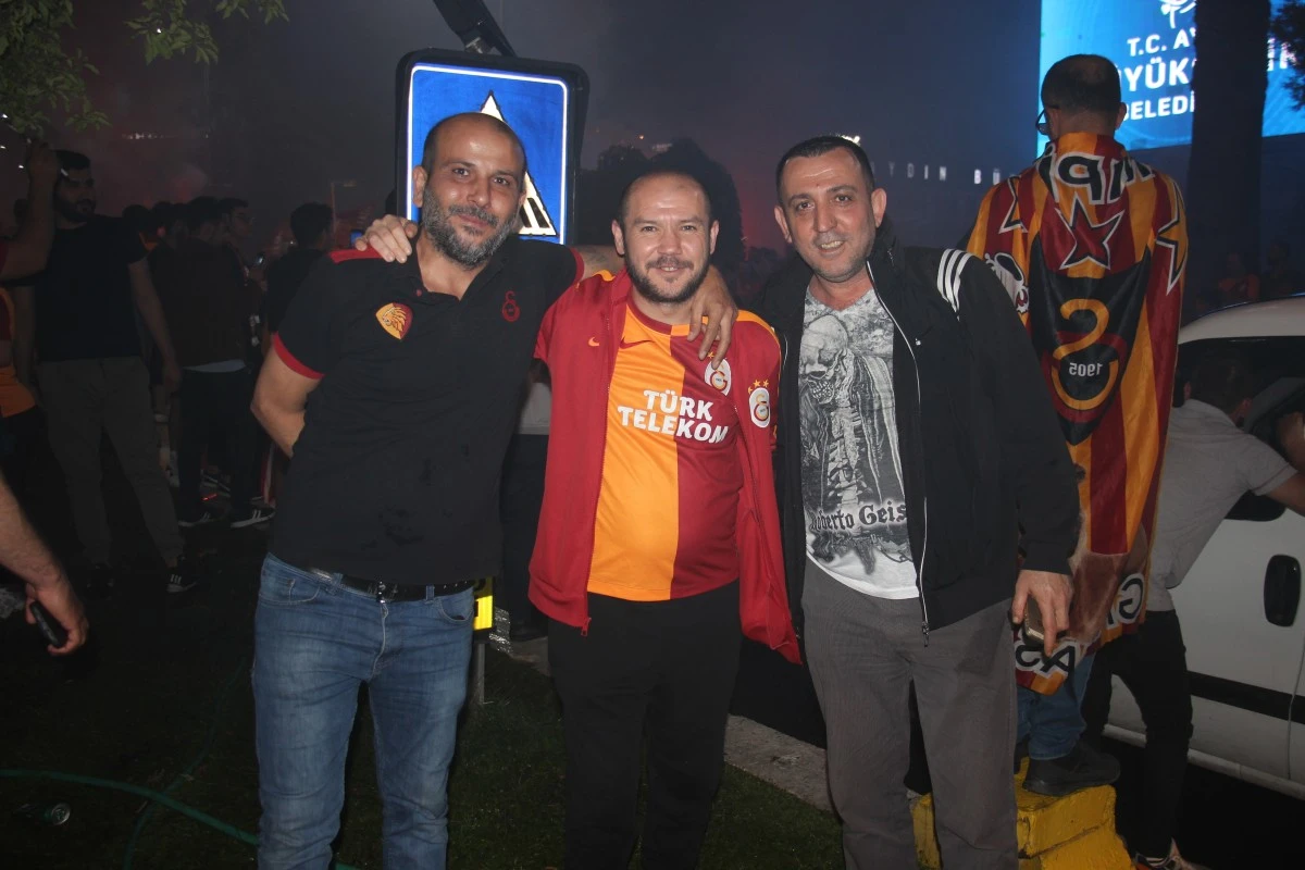 Aydın'da cadde ve sokaklar sarı-kırmızıya boyandı