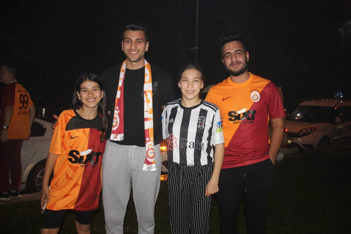 Aydın'da cadde ve sokaklar sarı-kırmızıya boyandı