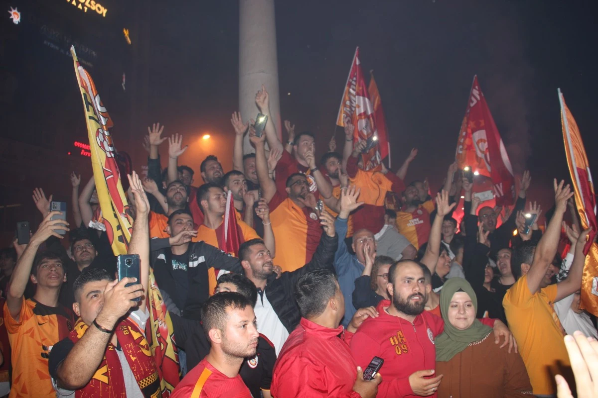Aydın'da cadde ve sokaklar sarı-kırmızıya boyandı
