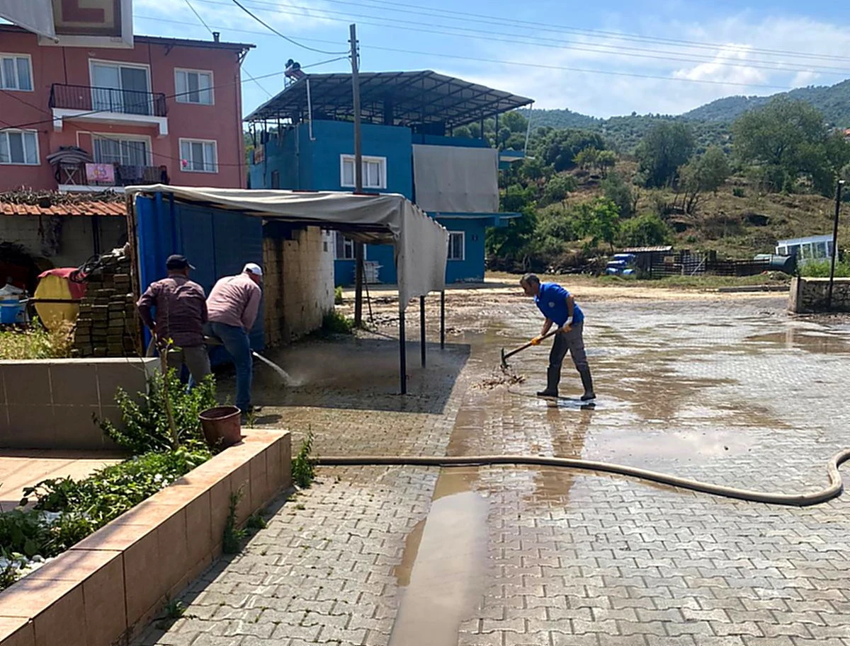 Bağarası’nda yağışların olumsuz etkilerine Söke Belediyesi müdahale etti