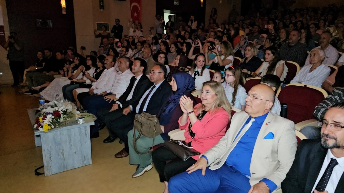 Nazilli’de sağlık çalışanları kurs alıp, zeybek oynadı