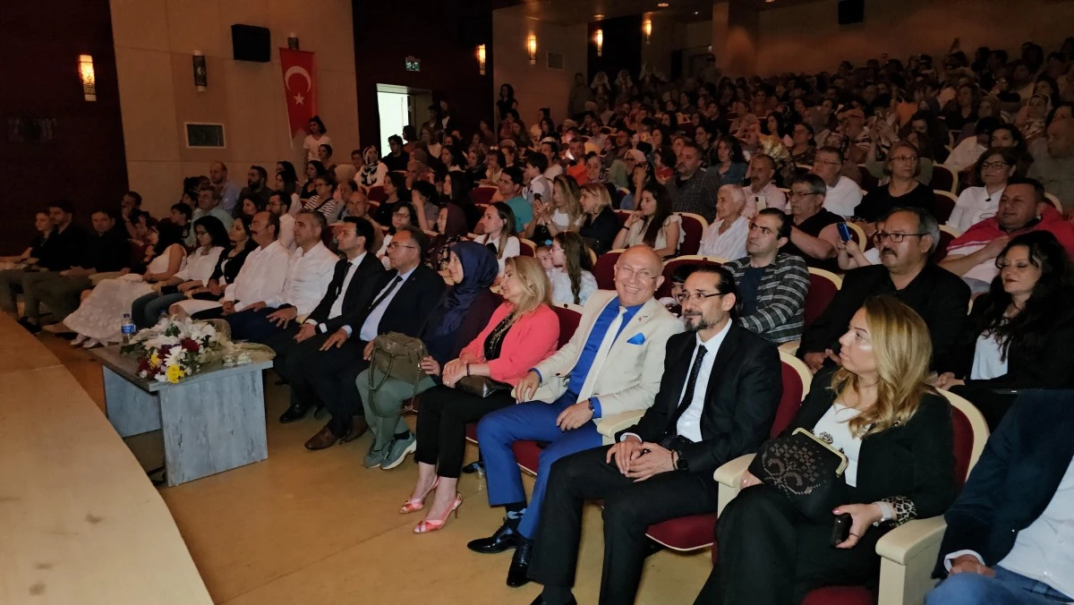 Nazilli’de sağlık çalışanları kurs alıp, zeybek oynadı
