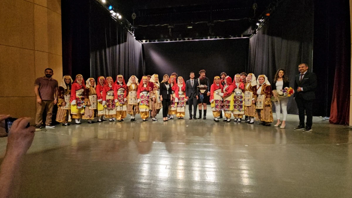 Nazilli’de sağlık çalışanları kurs alıp, zeybek oynadı