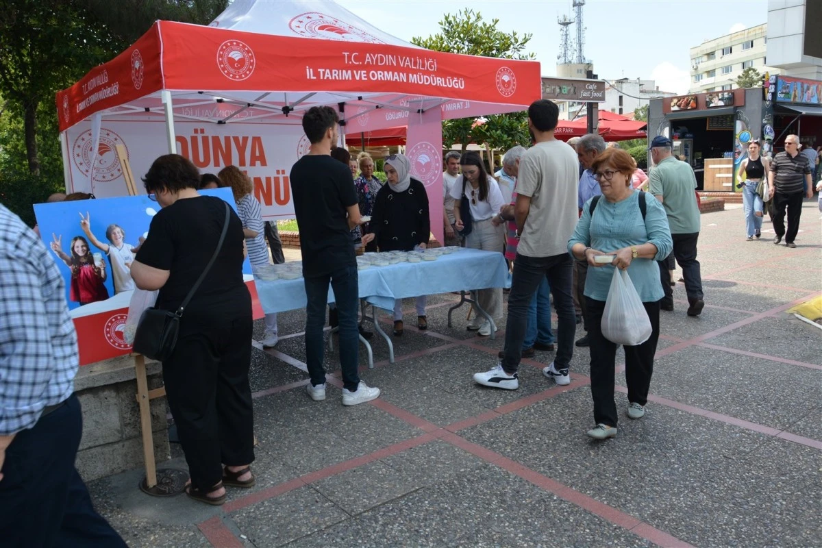 Sütlaç dağıtıp, Süt Günü’nü kutladılar
