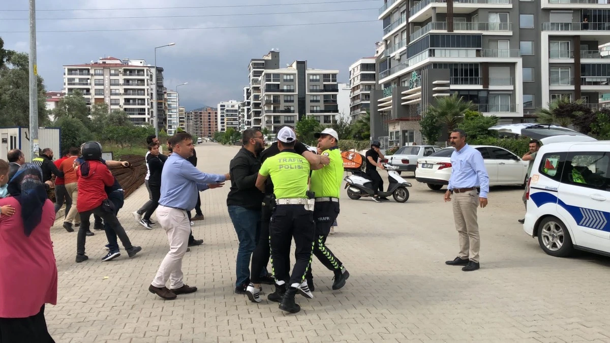 Kazayı yara almadan atlatan sürücü ve yakınları kavga etti