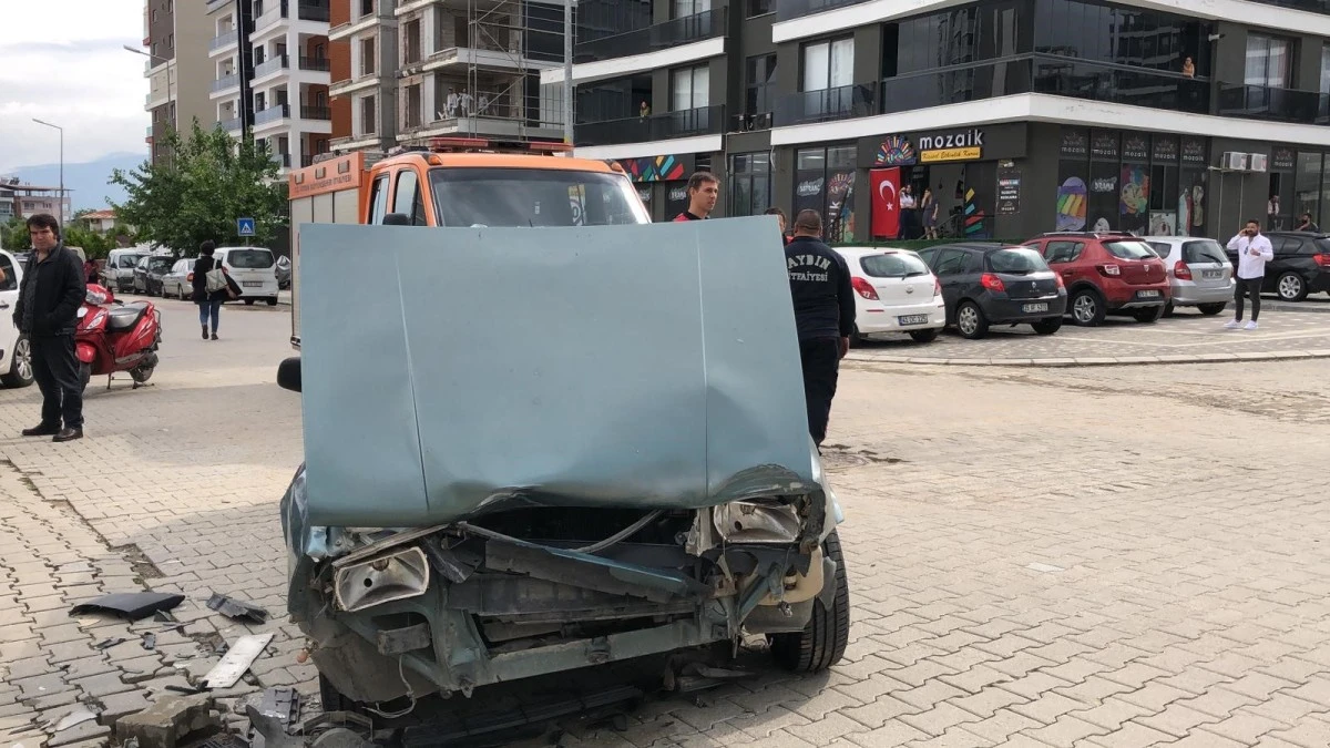 Kazayı yara almadan atlatan sürücü ve yakınları kavga etti