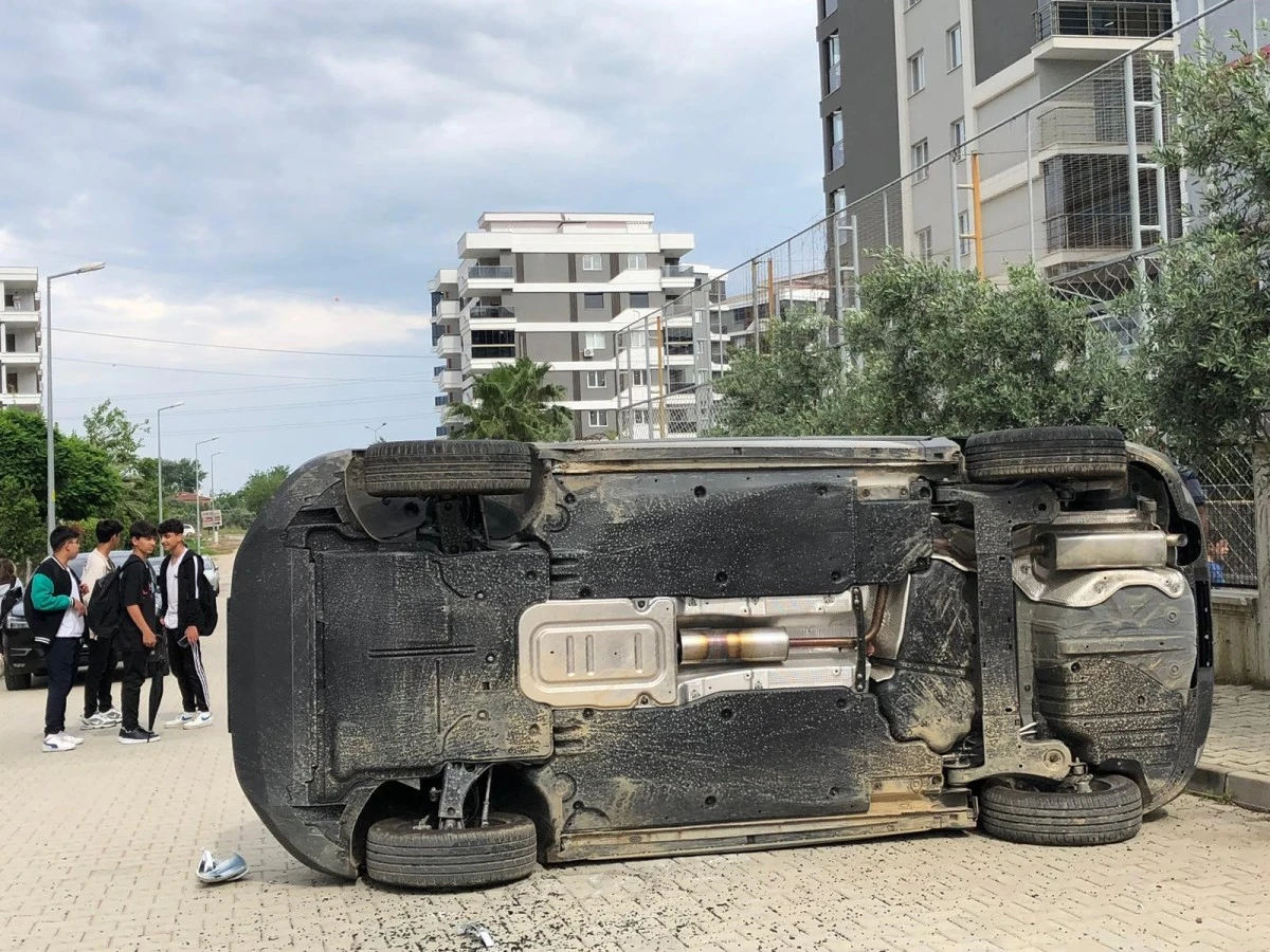 Kazayı yara almadan atlatan sürücü ve yakınları kavga etti