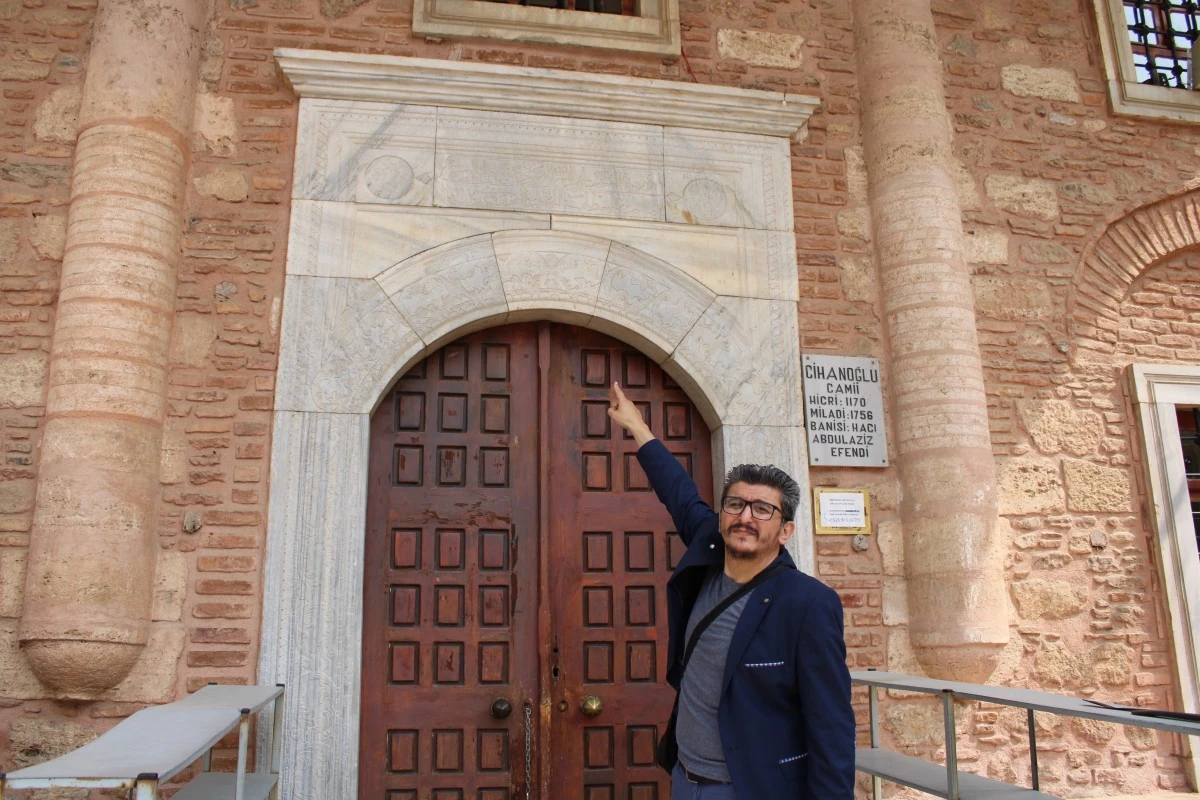 Tarihi külliyenin tasviri 2 asırlık mezar taşında bulundu