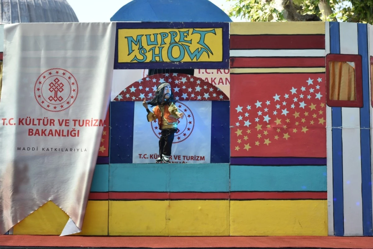 Buharkent’te çocuklar kukla festivalinde eğlendi