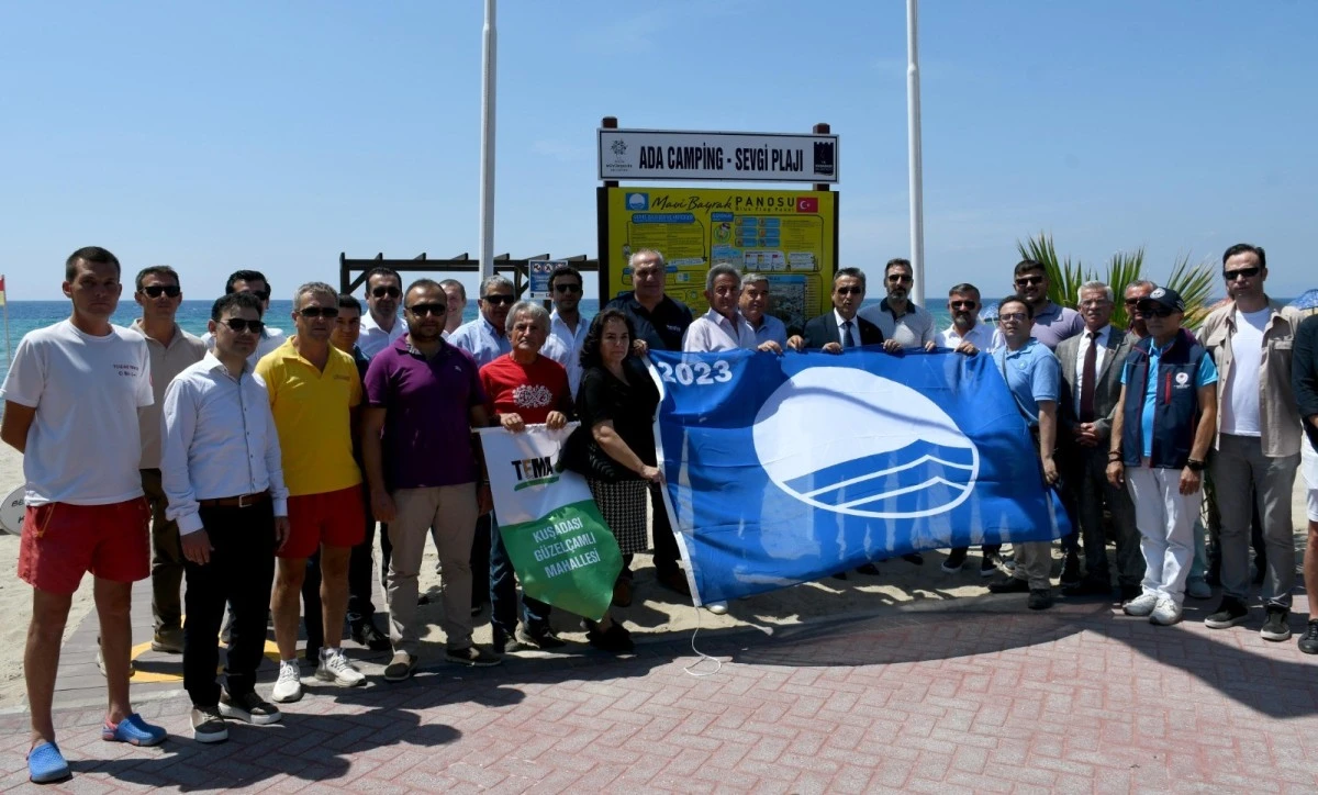 Kuşadası’nda Mavi Bayraklar dalgalanmaya başladı