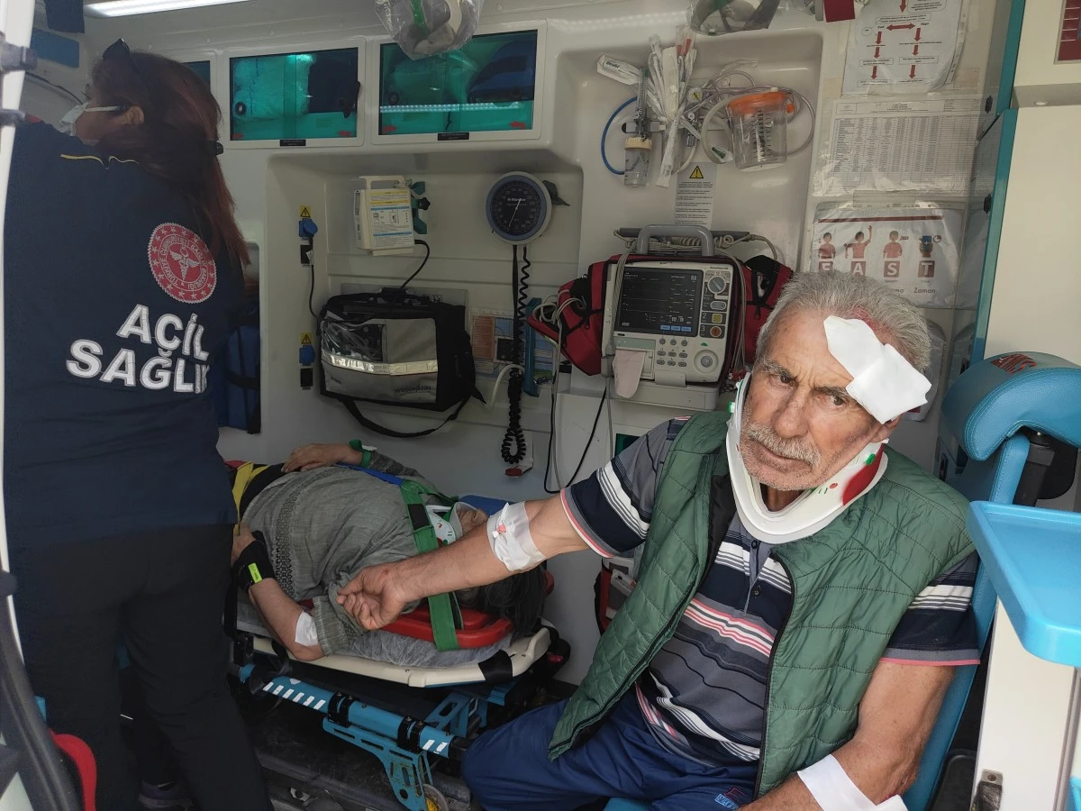 Kuşadası'nda trafik kazası: 2 yaralı