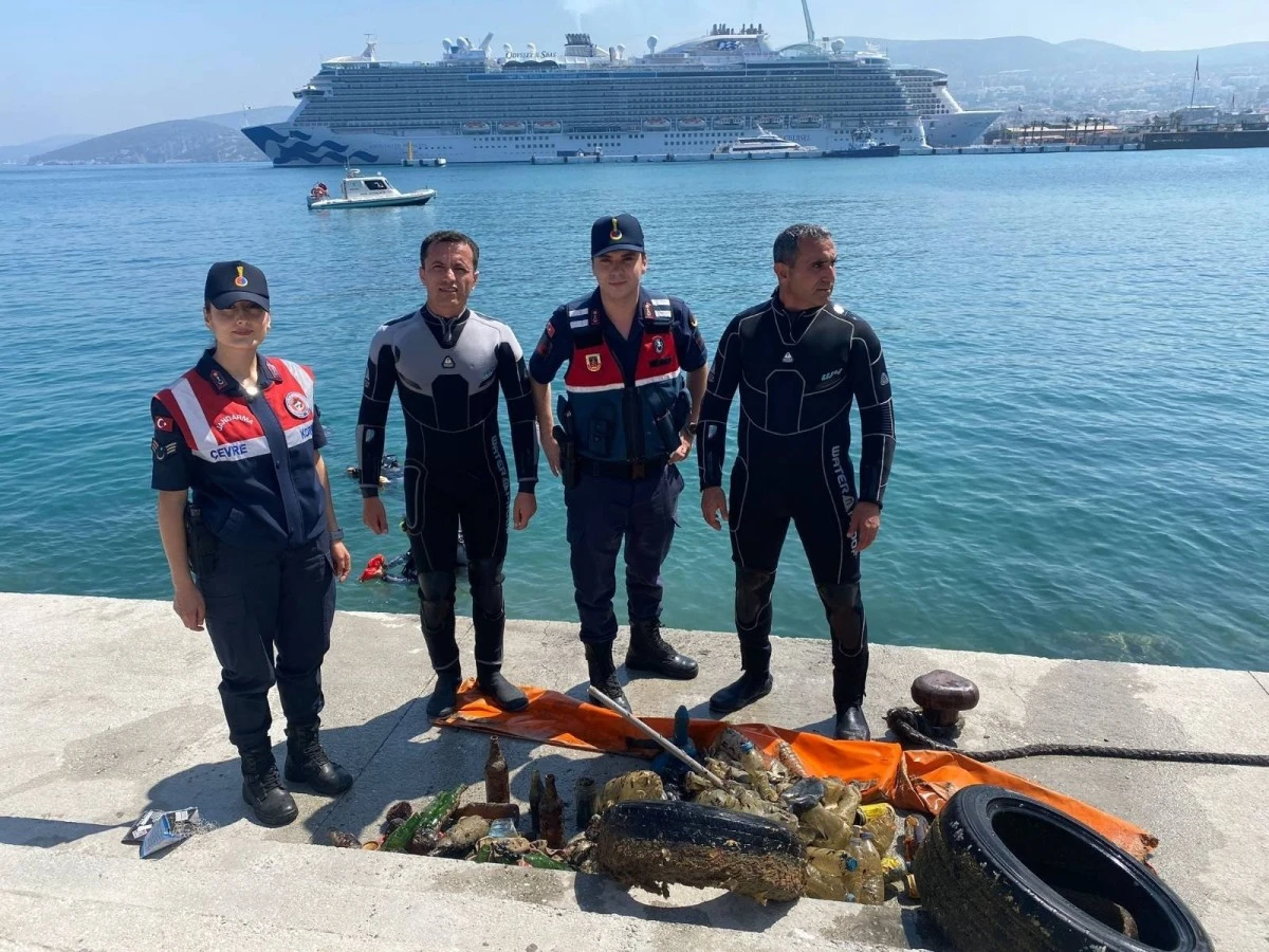 Kuşadası’nda dip temizliği