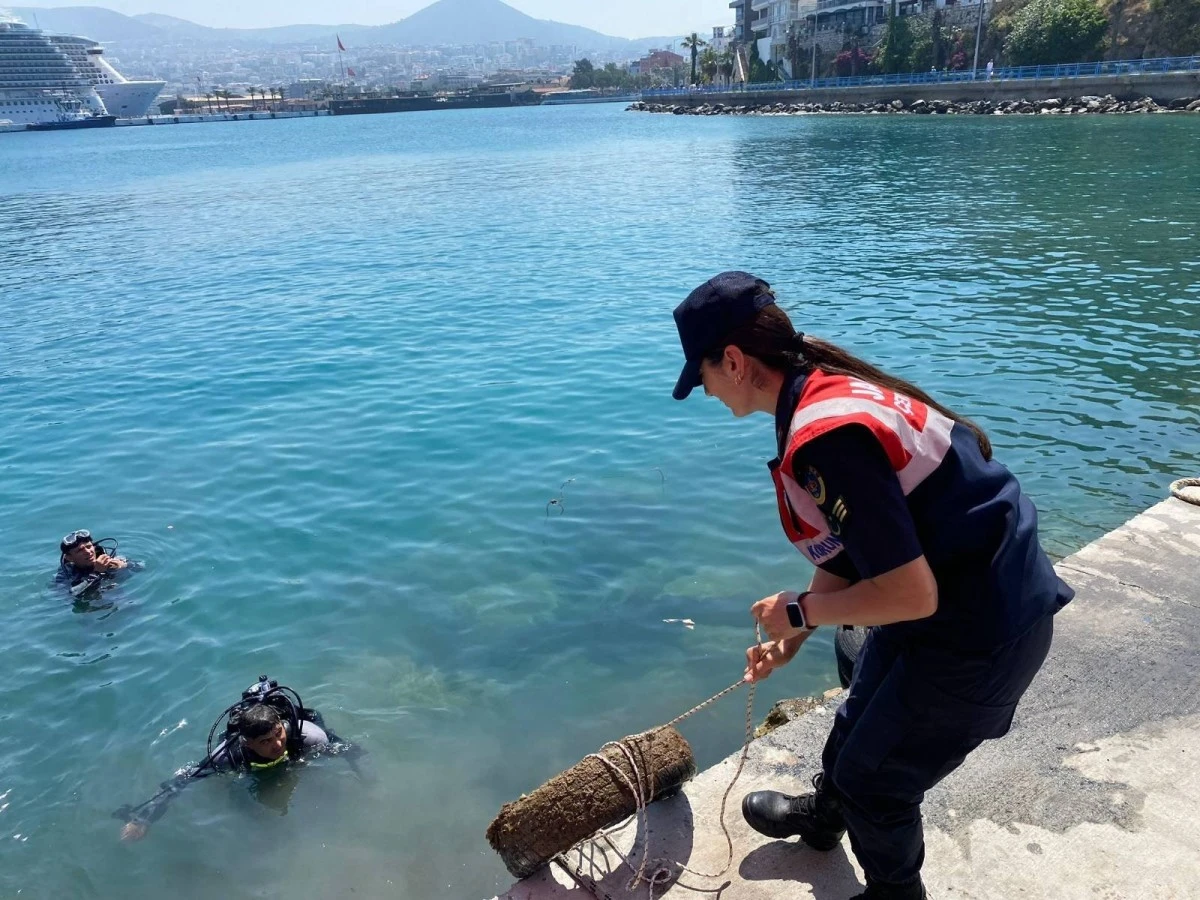 Kuşadası’nda dip temizliği