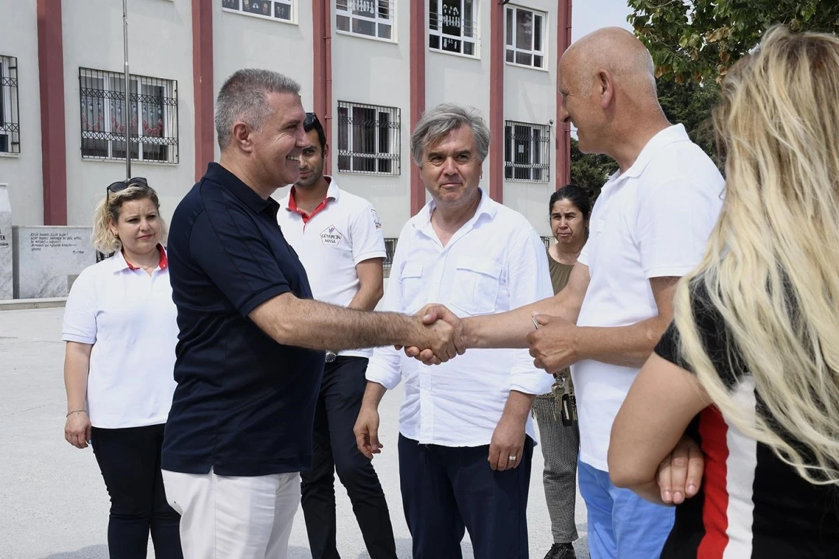 Kuşadası Belediyesi okullara desteğini sürdürüyor