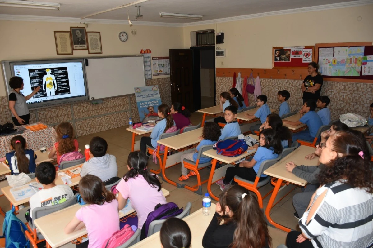 Aydın'da öğrencilerin balık ekmek keyfi