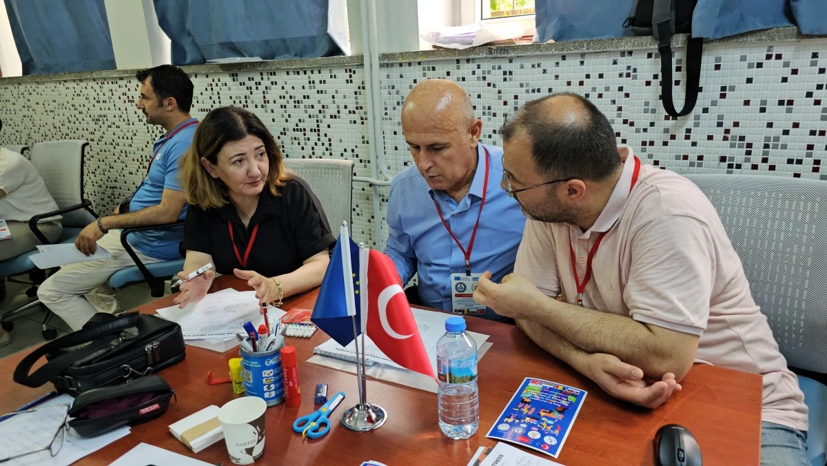 Nazilli'de 4 ülkeden öğretmenler öğrencilere sosyal destek için birlik oldu