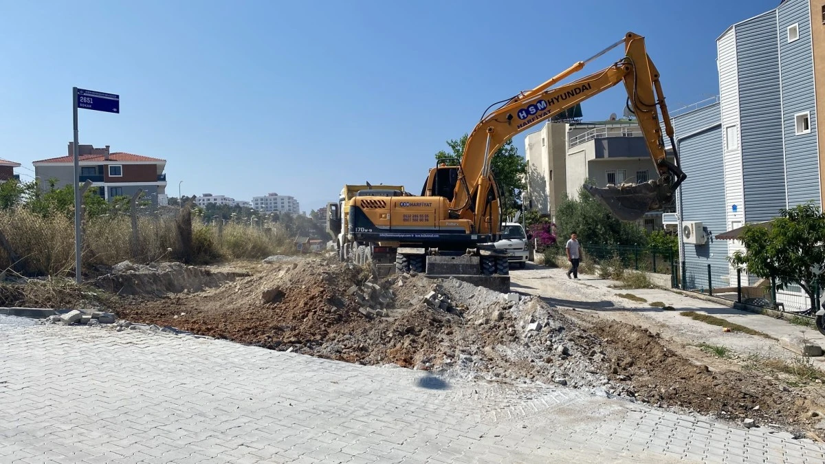 Kuşadası Belediyesi ilçede çalışmalarını sürdürüyor