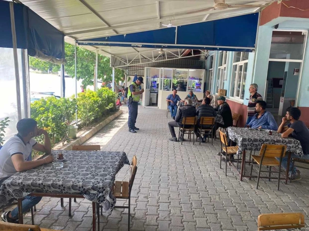 Traktör sürücülerine reflektörün önemi anlatıldı
