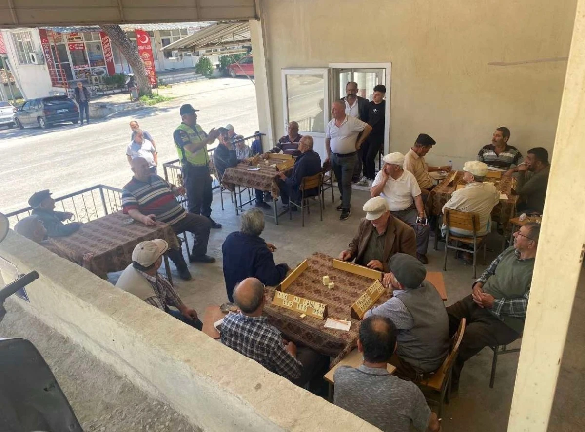 Trakt&ouml;r s&uuml;r&uuml;c&uuml;lerine reflekt&ouml;r&uuml;n &ouml;nemi anlatıldı