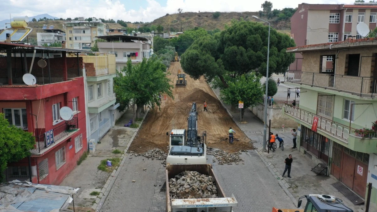AYDIN BÜYÜKŞEHİR BELEDİYESİ EFELER ŞERBETCİ CADDESİ’NDE SICAK ASFALT ÇALIŞMALARINA BAŞLADI