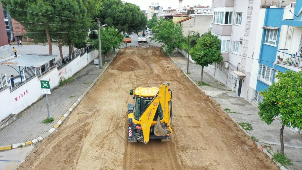 AYDIN BÜYÜKŞEHİR BELEDİYESİ EFELER ŞERBETCİ CADDESİ’NDE SICAK ASFALT ÇALIŞMALARINA BAŞLADI
