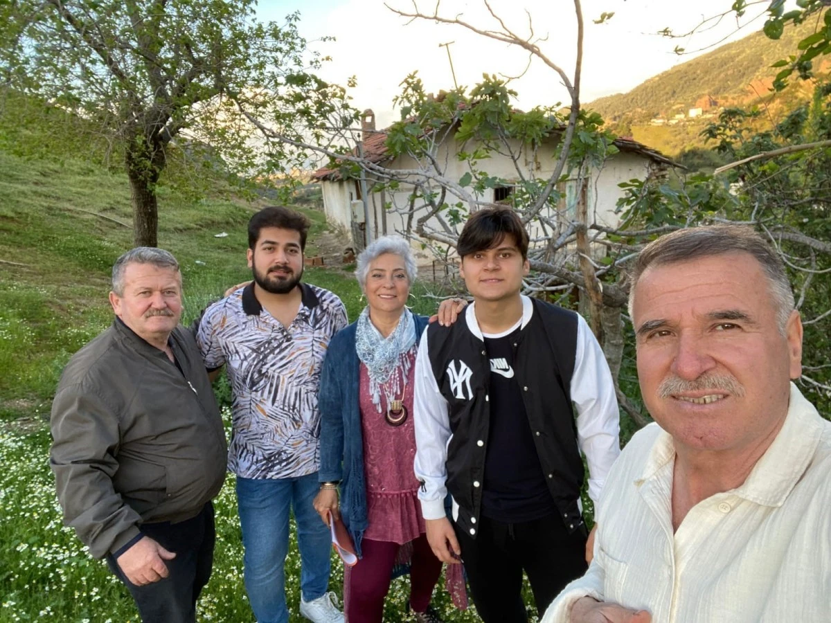 Aydınlı sanatçı bu defa sosyal medyada başlayan ‘günlük aşklara’ sitem etti