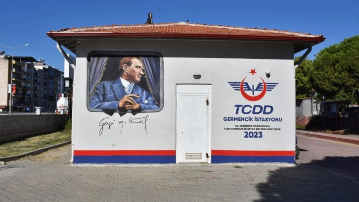 Atatürk’ün trenden baktığı fotoğraf, Germencik İstasyonu’nu süslüyor