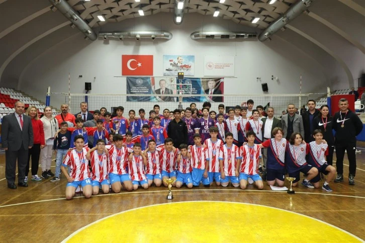 Aydın Okullar Arası Yıldız Erkekler Voleybol Turnuvası sona erdi