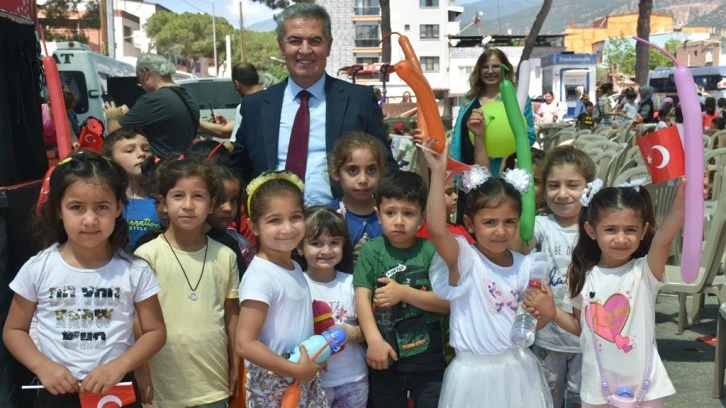 Buharkent’te çocuklar kukla festivalinde eğlendi