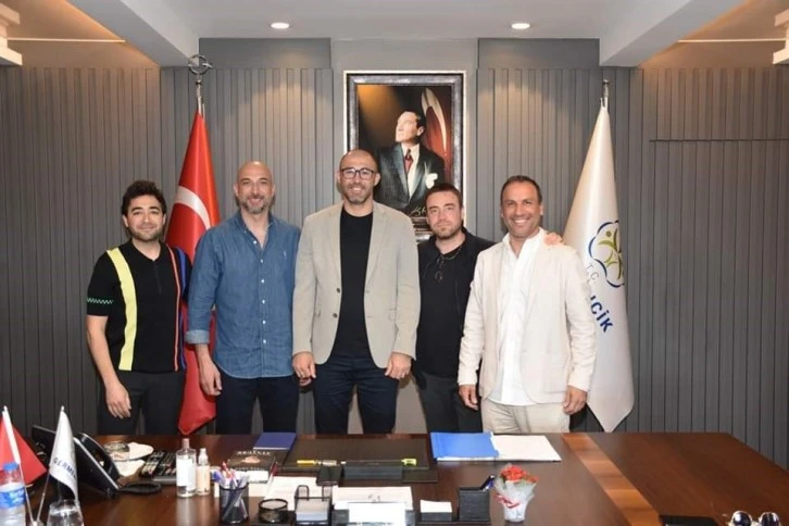 Germencik Belediye Başkanı Zencirci, ünlü şarkıcı Dalkılıç'ı ağırladı