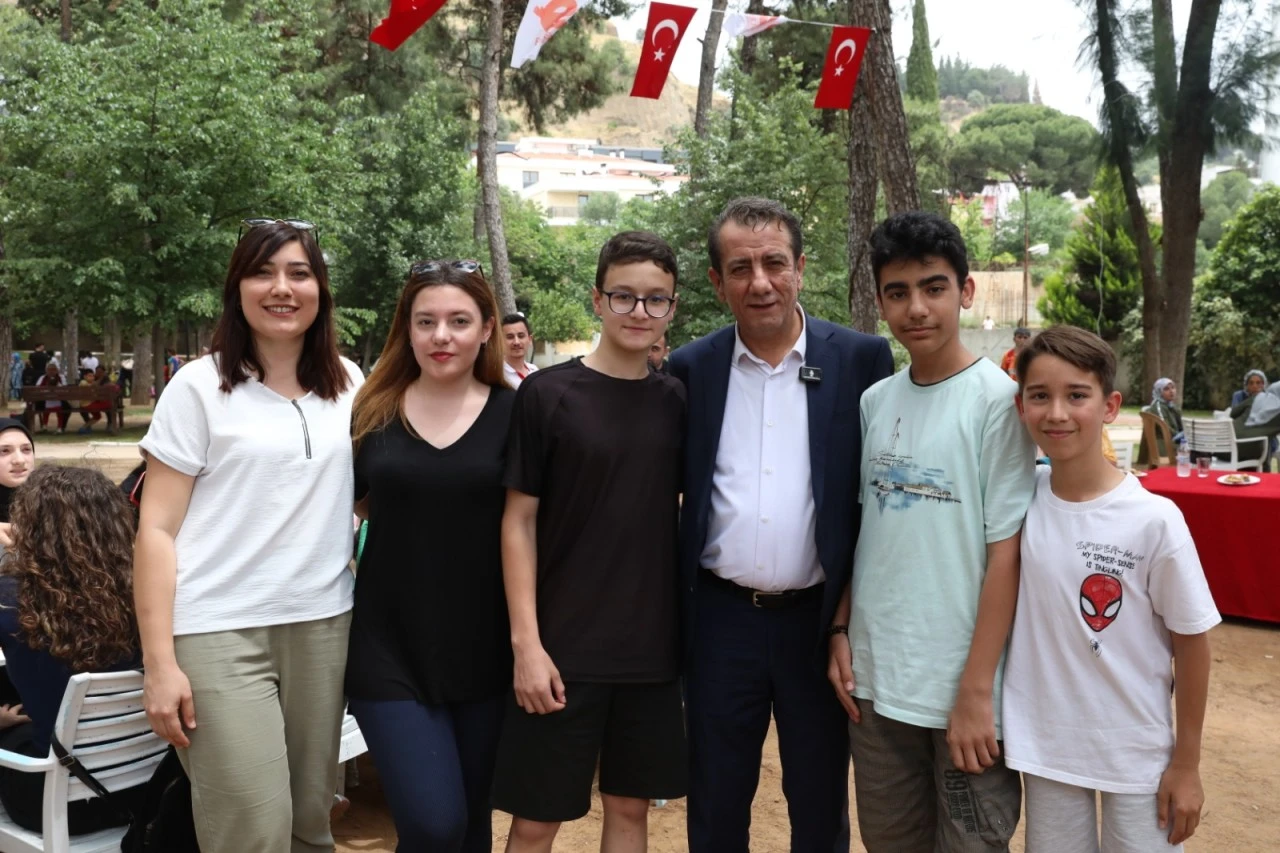BAŞKAN ANIL YETİŞKİN EFELER'İ GEN&Ccedil;LİĞİN KENTİ YAPIYOR