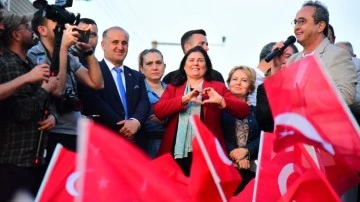 Acarlar CHP'yi Bağrına Bastı